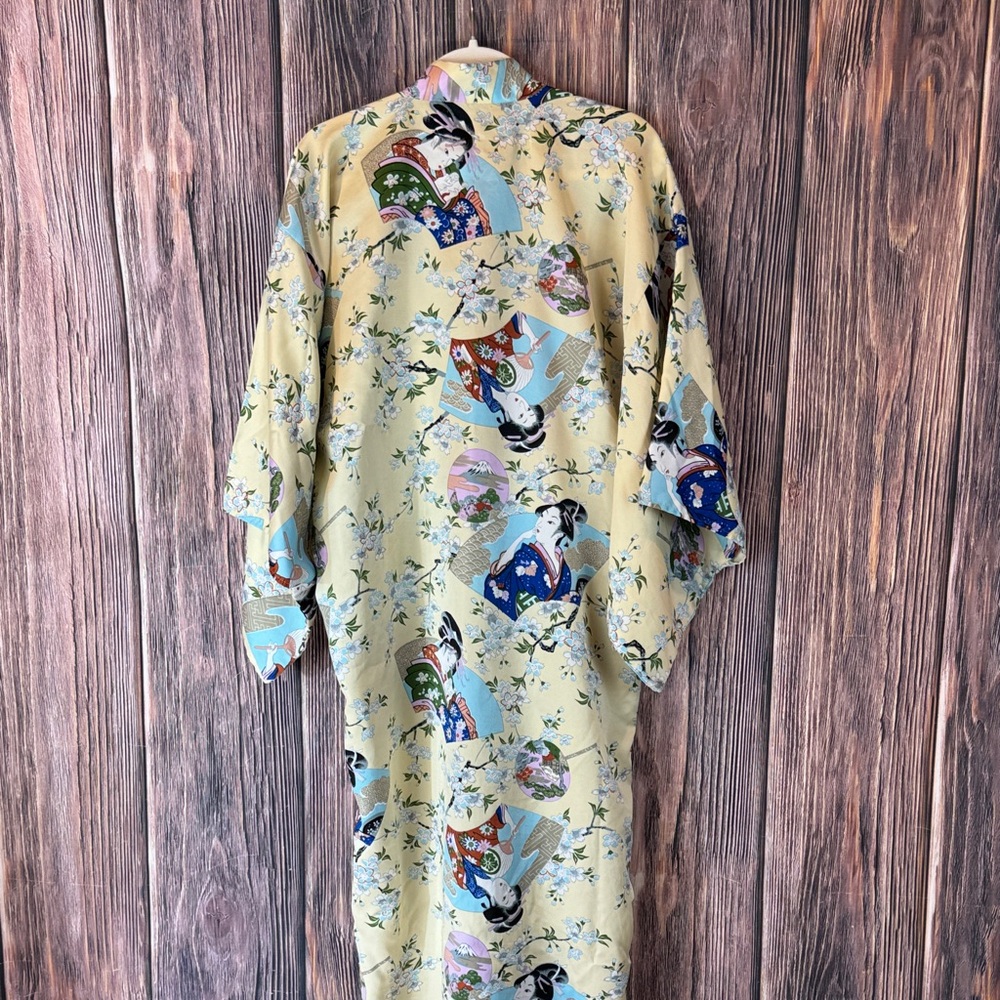 Vintage Kimono with Geisha Print Robe - Picture 6 of 10